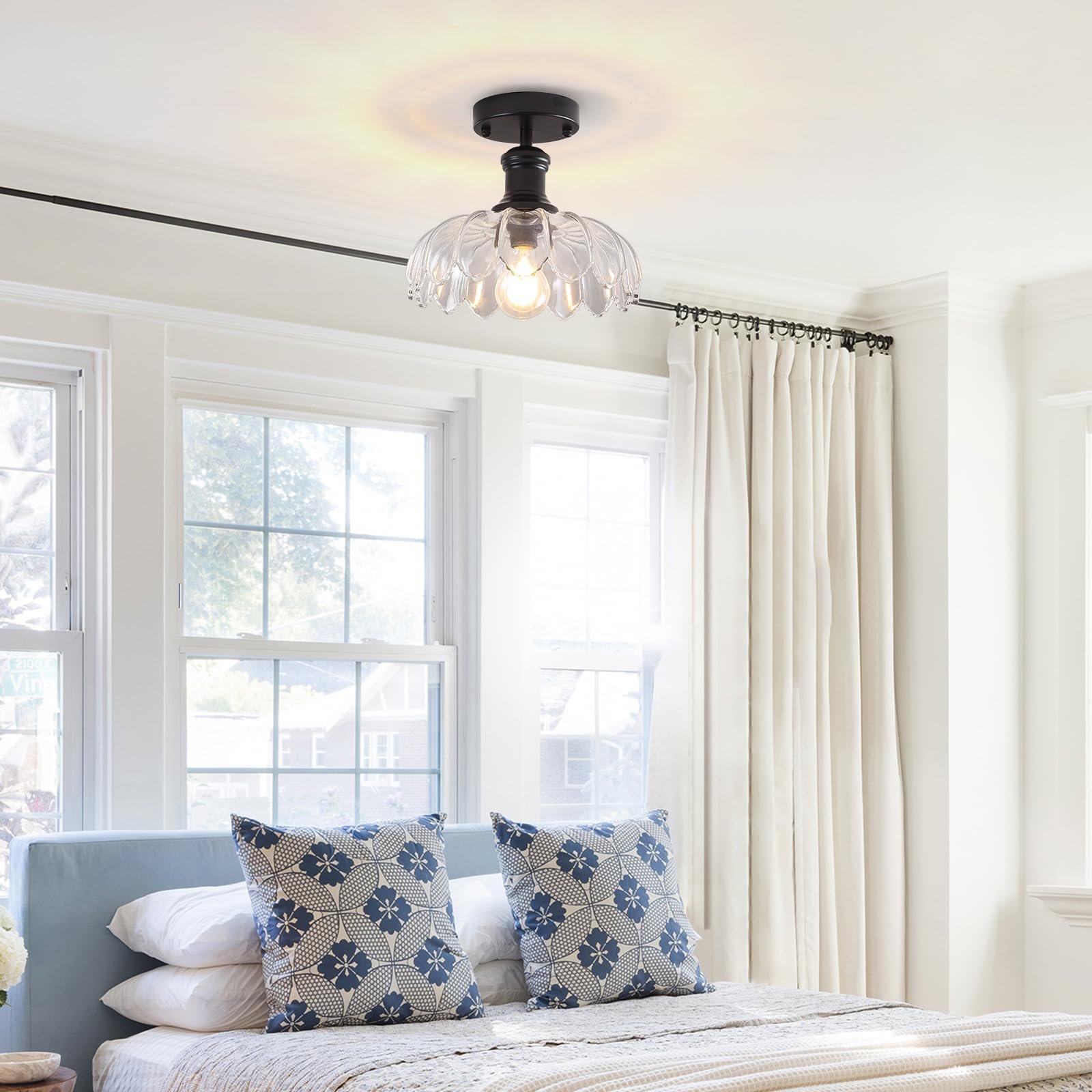 Pendant Light vs. Chandelier: What's the Difference?